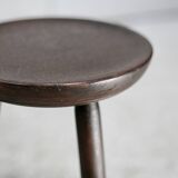 Paire de tabourets tripodes en bois. France, circa 1960