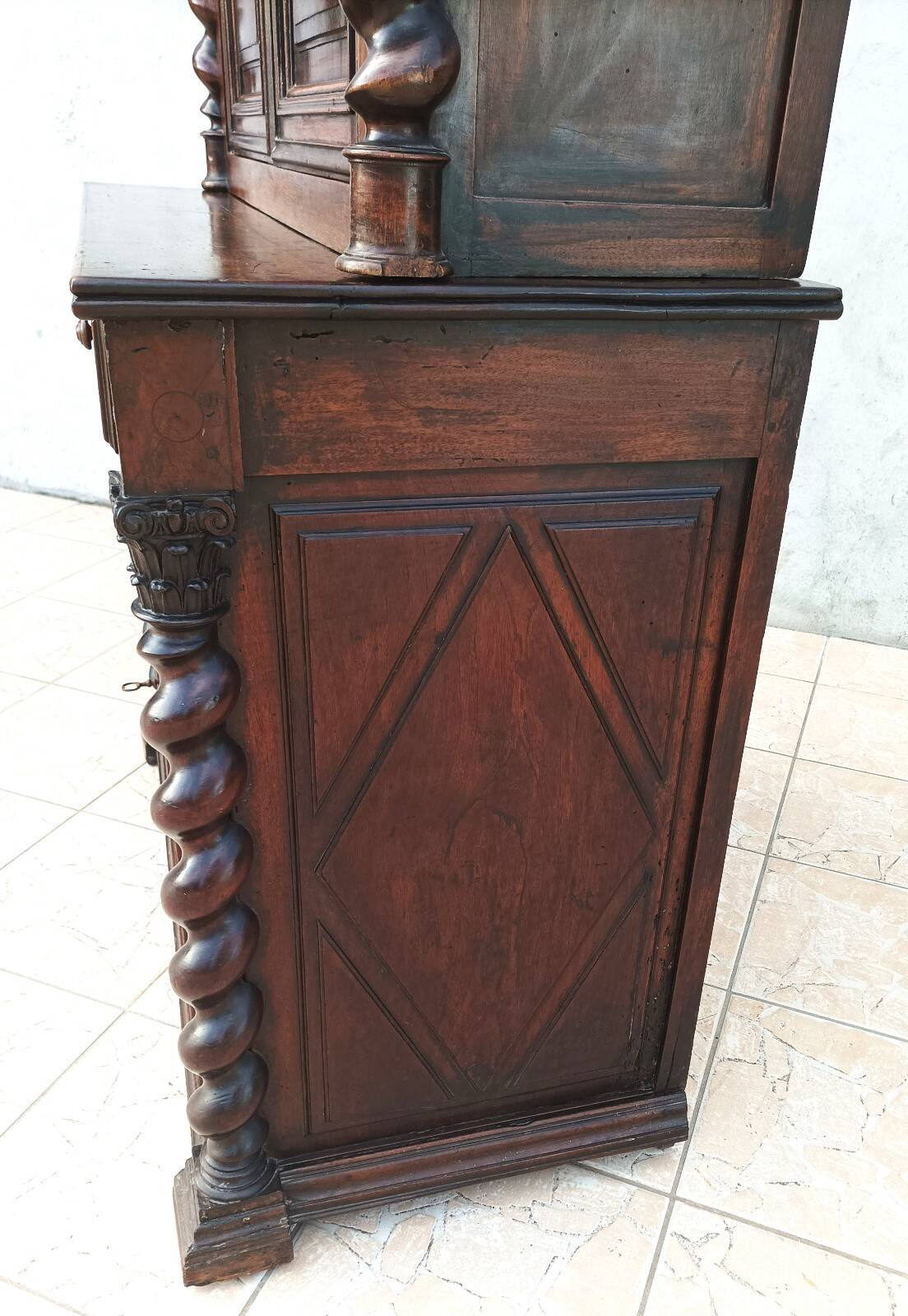 Buffet with 2 bodies Louis XIII in walnut, 19th century.