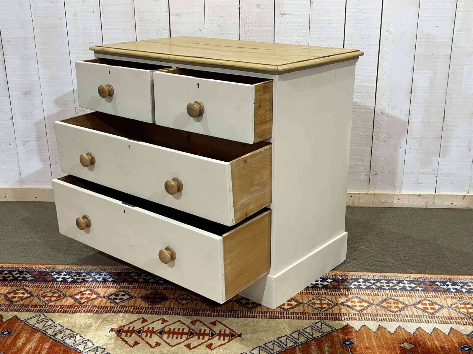 Commode anglaise fin XIXème en sapin