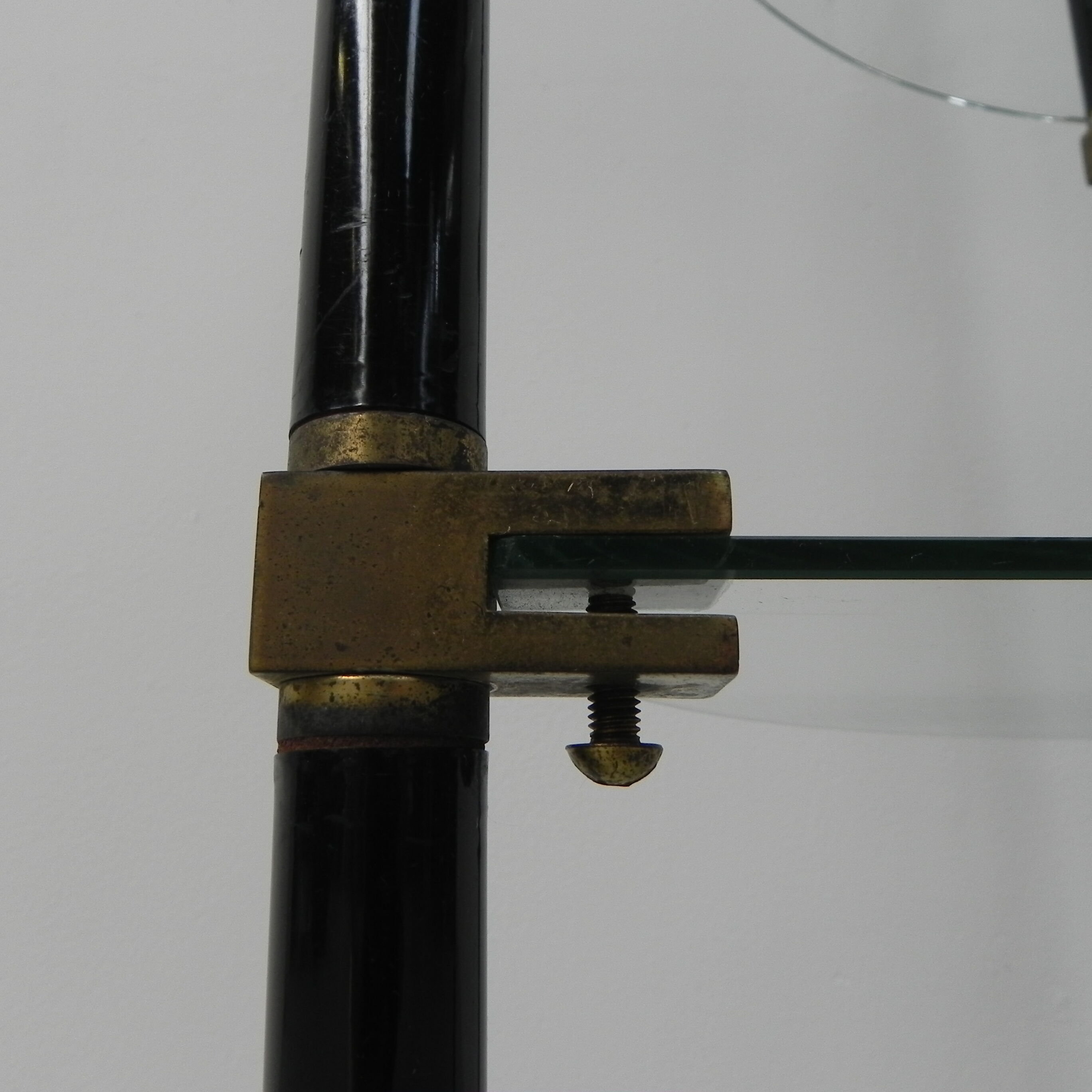 Shelf with 3 glass plates