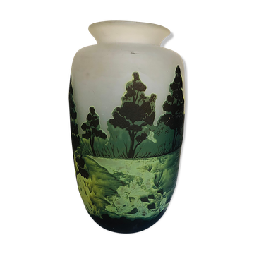 Vase en verre multicouches gravé à l'acide