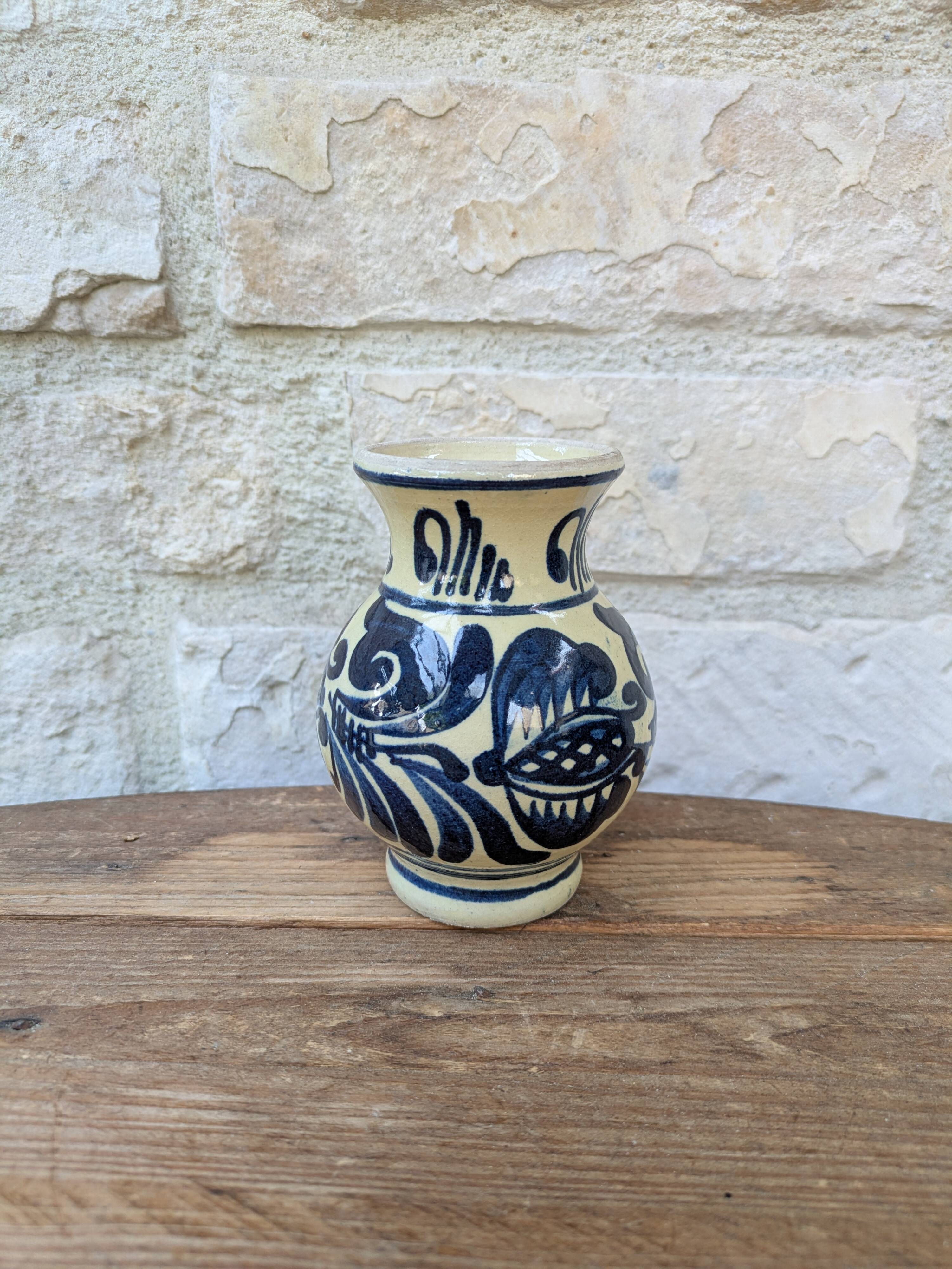 Vase en terre cuite vernissée motif bleu Korond Transylvanie H11cm