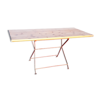 Folding bistro table