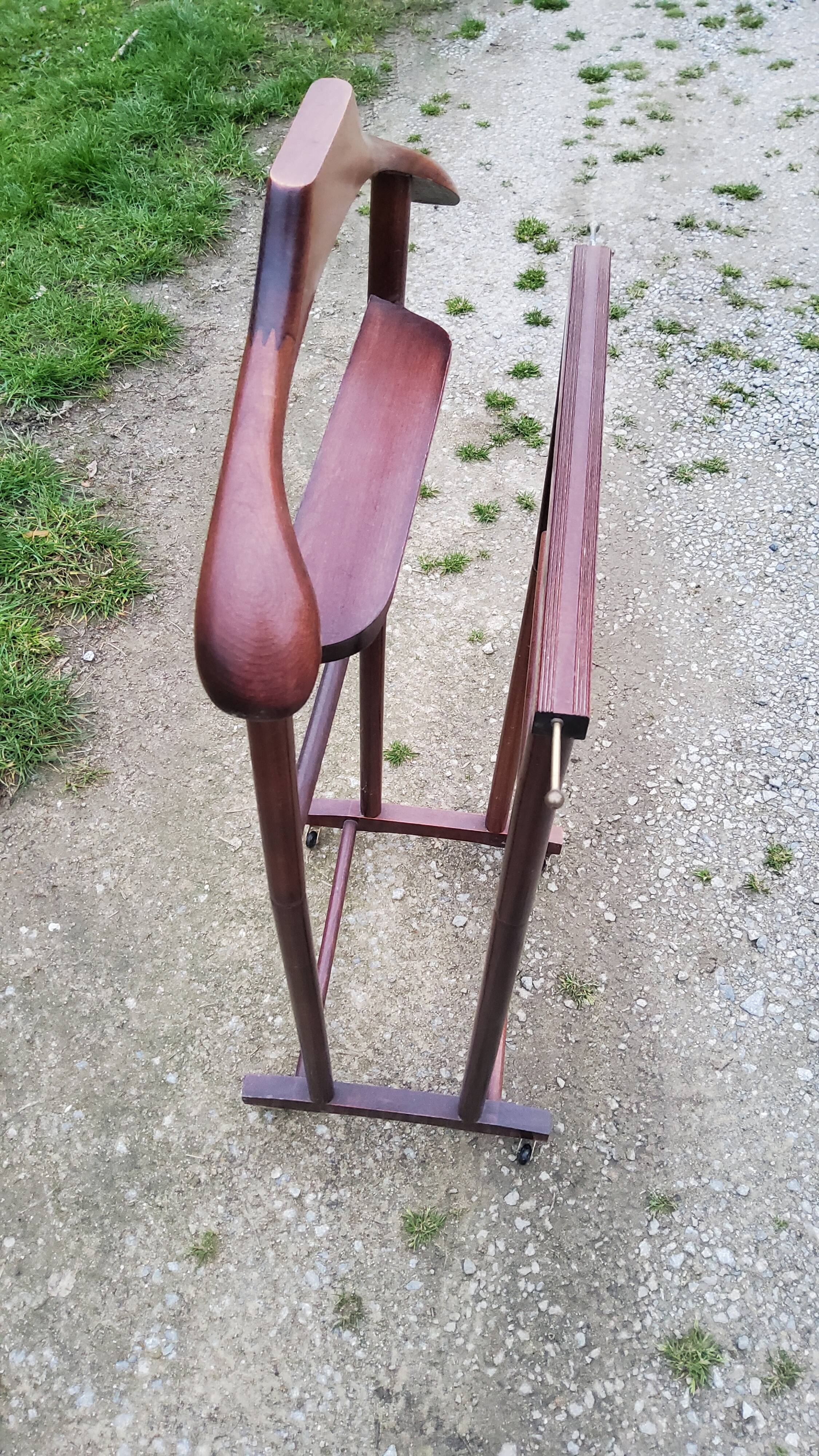 Chamber valet in mahogany tinted beech from the 70s with castors