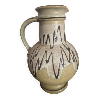 Sandstone pitcher