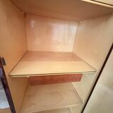 Armoire vintage avec étagères et miroir intérieur laqué