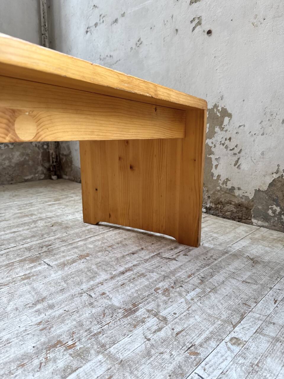 Coffee table in Perriand style, Les Arcs 1800.