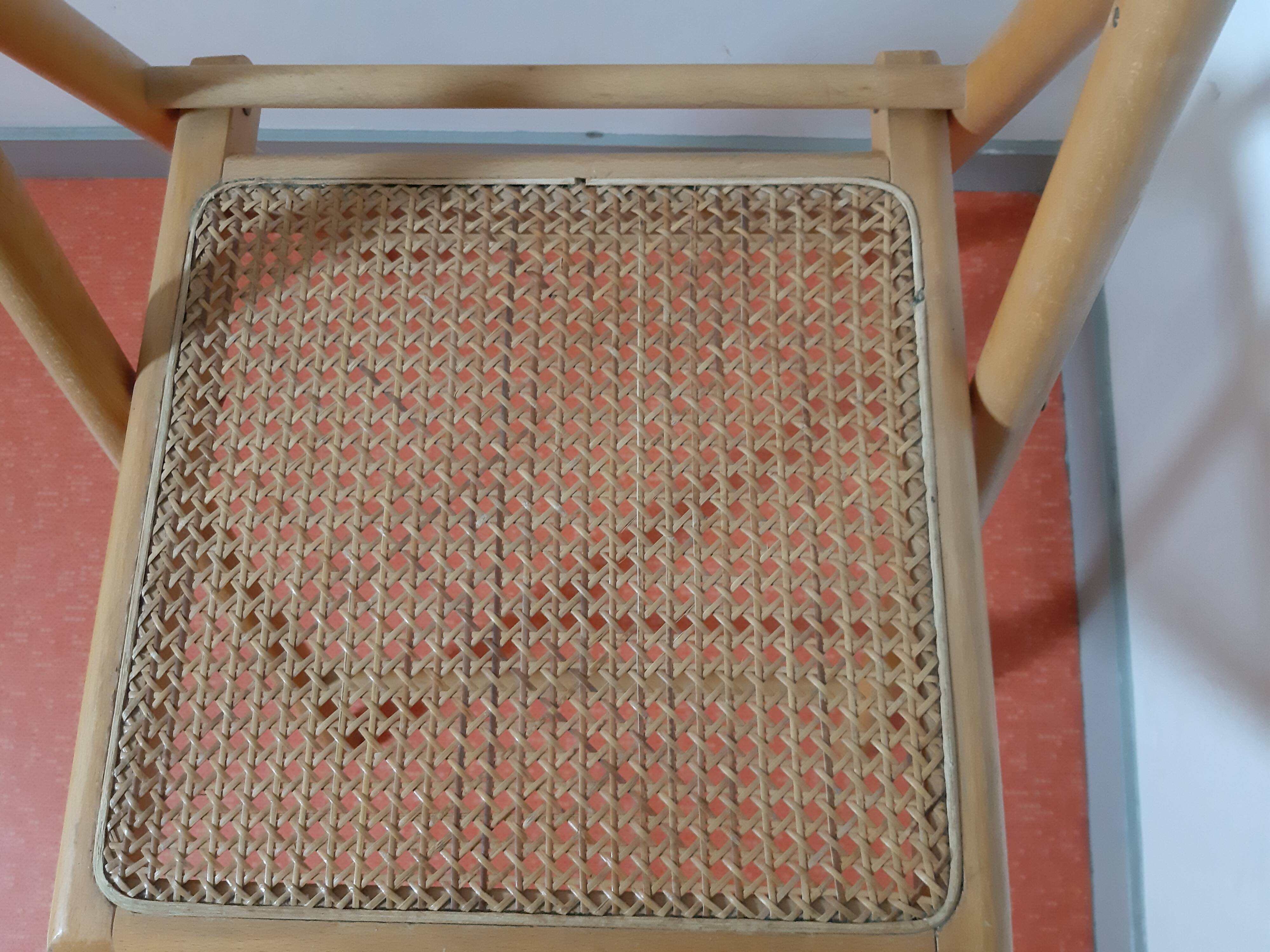 Folding chair in cannage