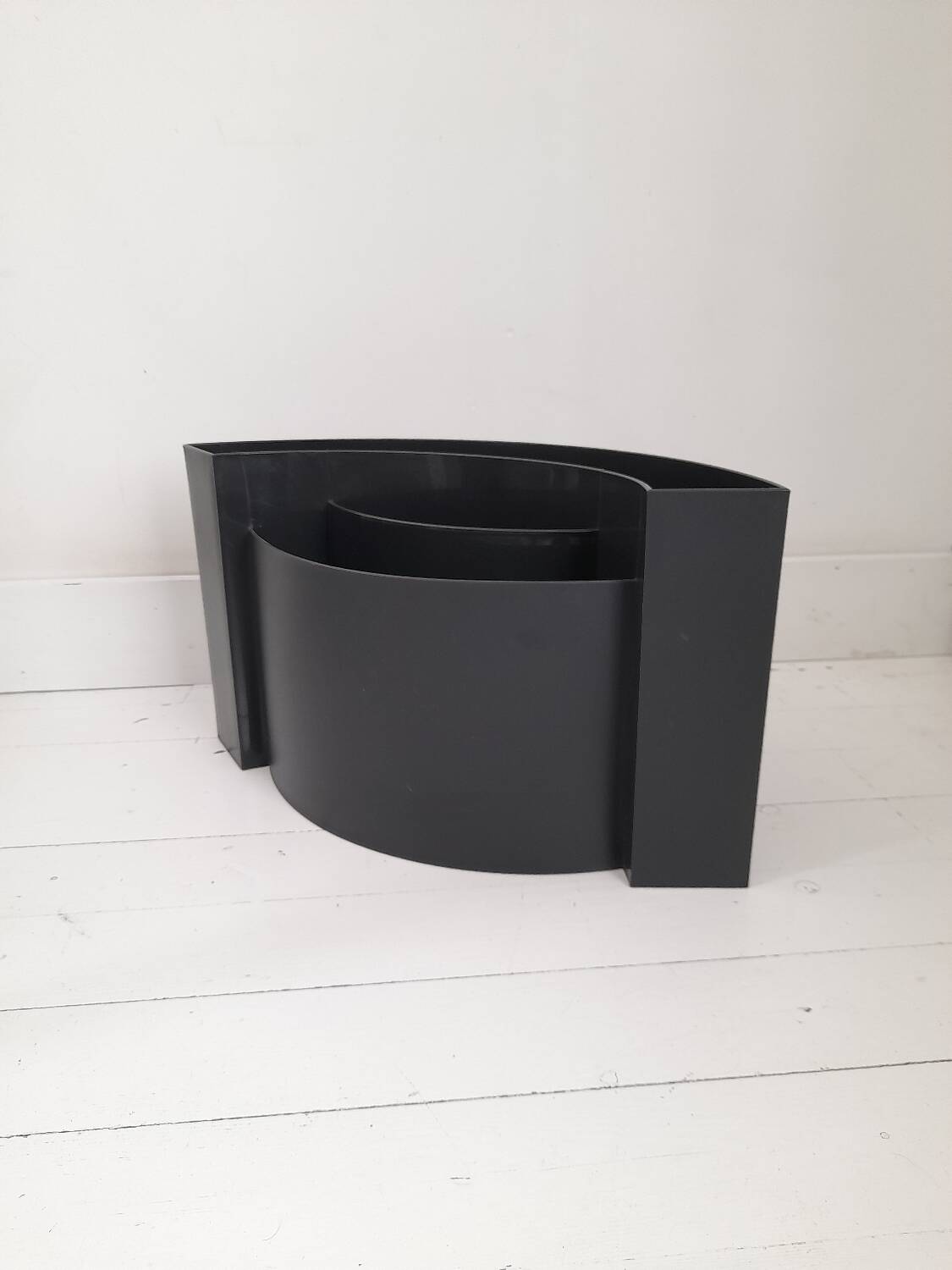 Wave magazine rack by Maier-Aichen 90s