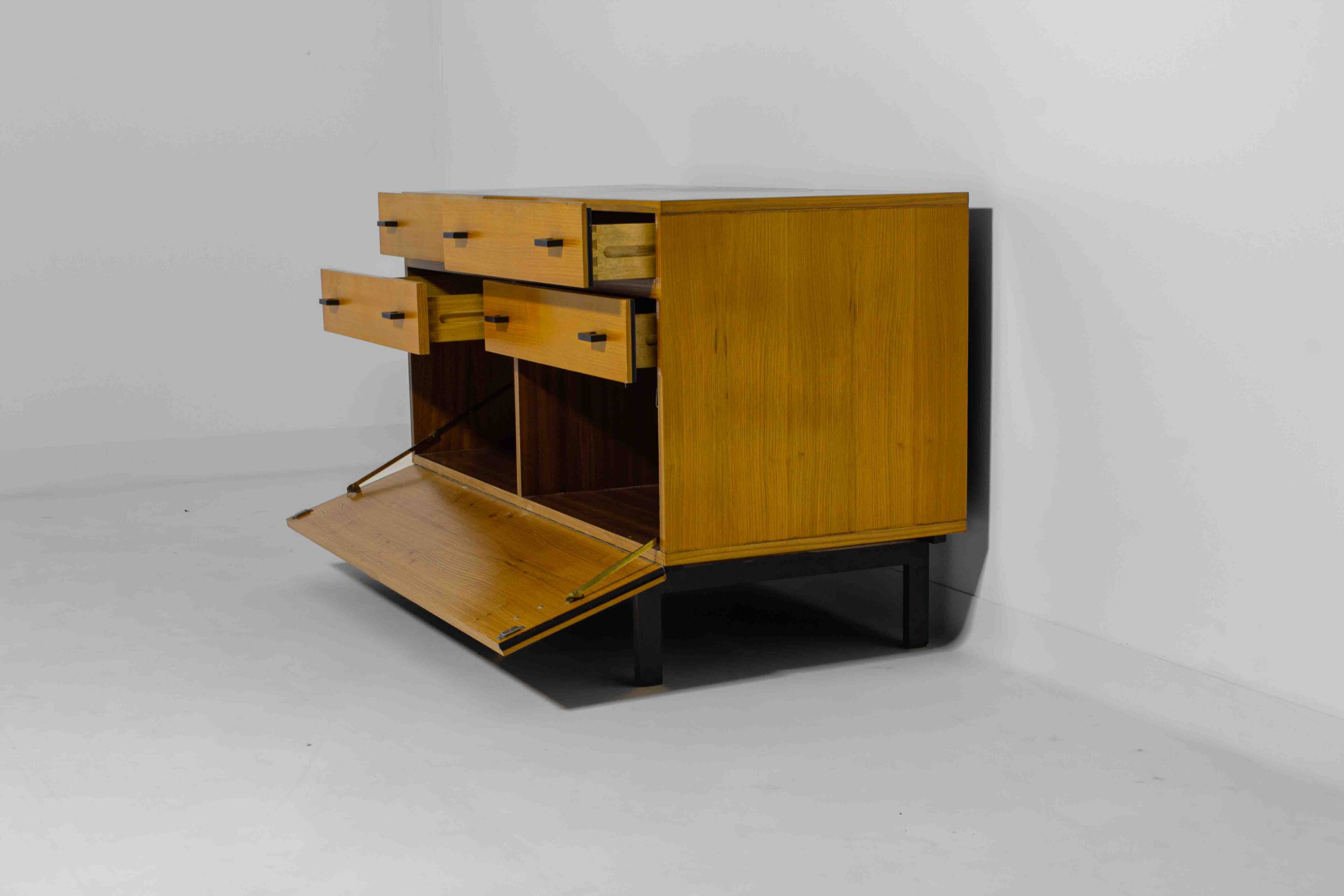 Commode en hêtre par Roger de Winter, Belgique années 1960