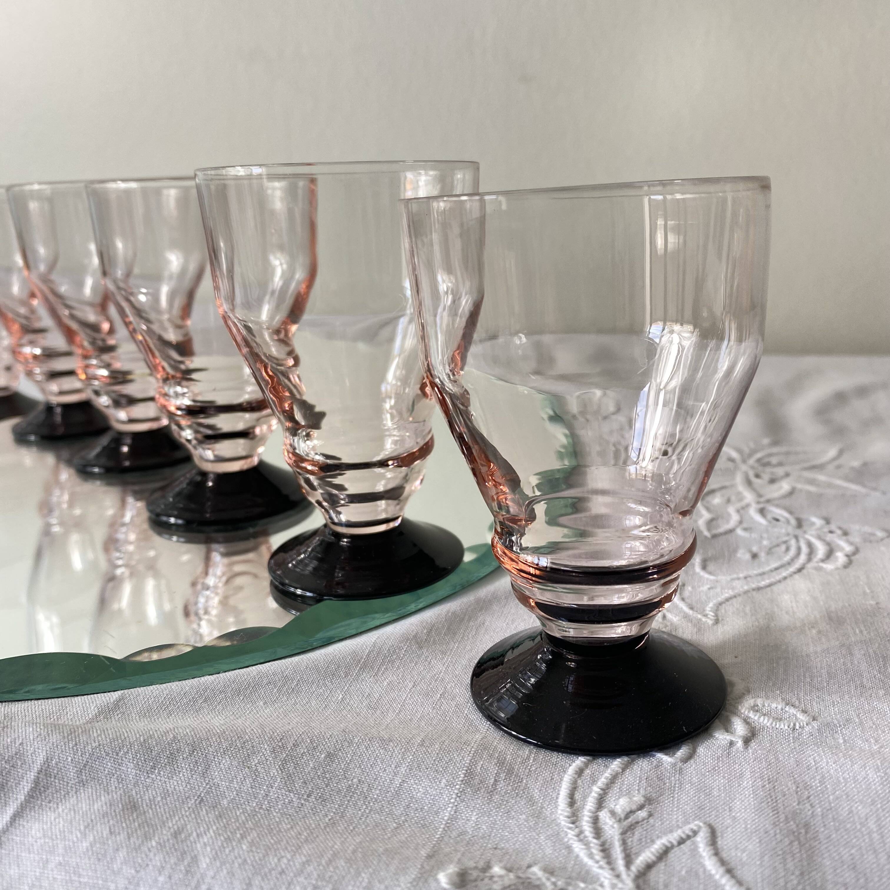 6 small Art Deco pink glasses with black stems, 7 cl.