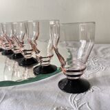 6 small Art Deco pink glasses with black stems, 7 cl.