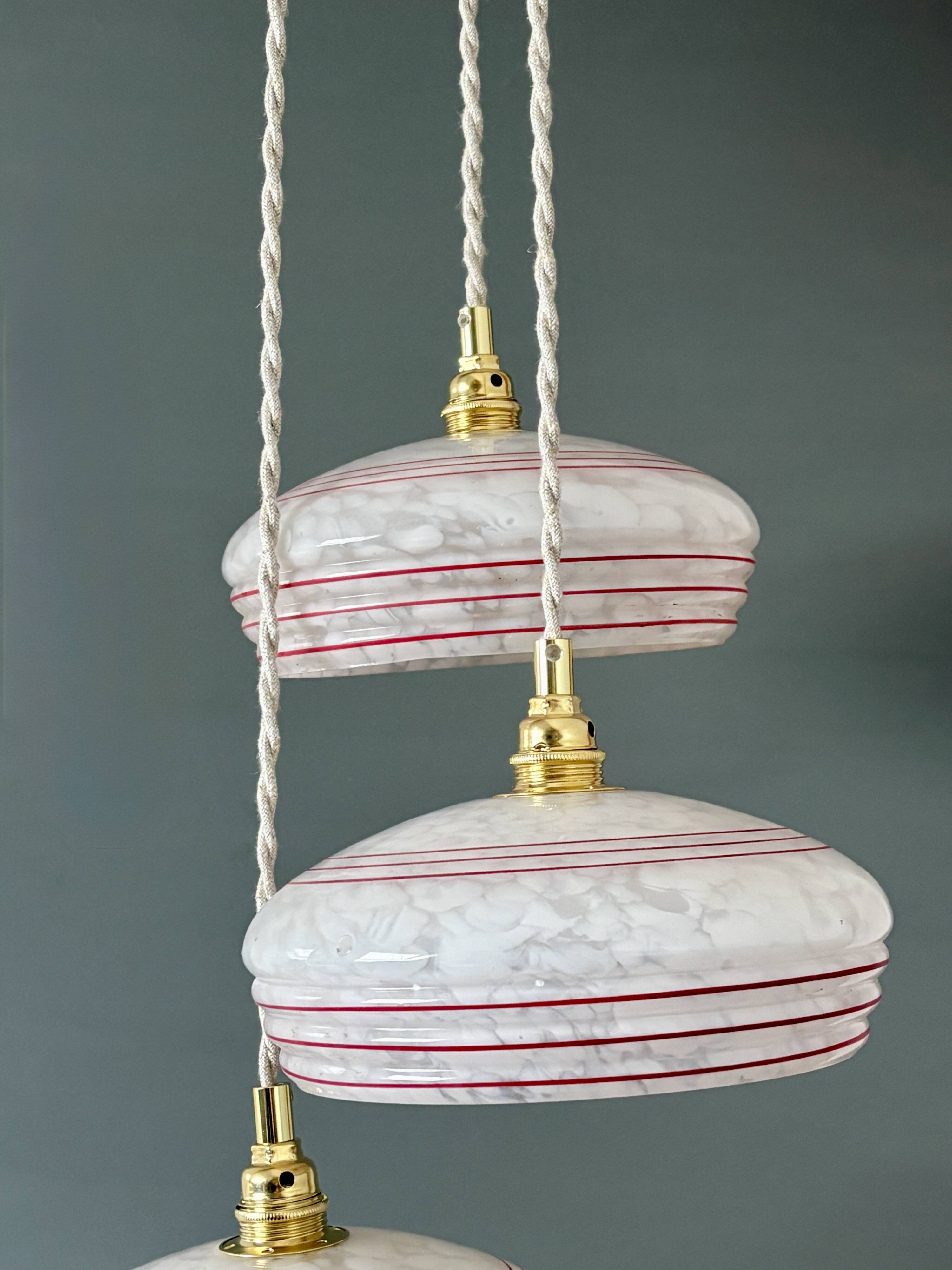 Vintage triple suspension lampshade in Clichy glass, white and red.