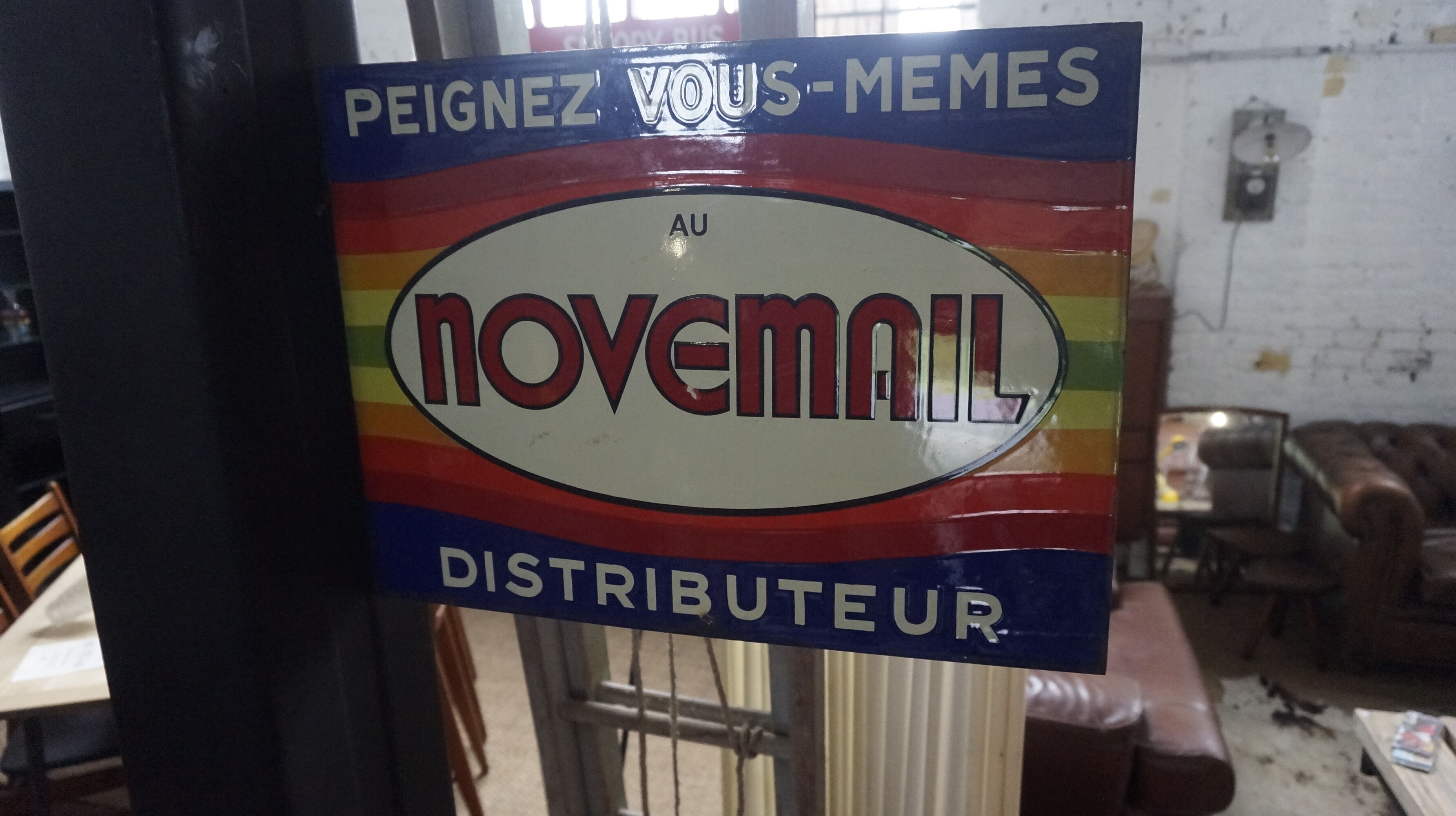 Plate enamelled novemail