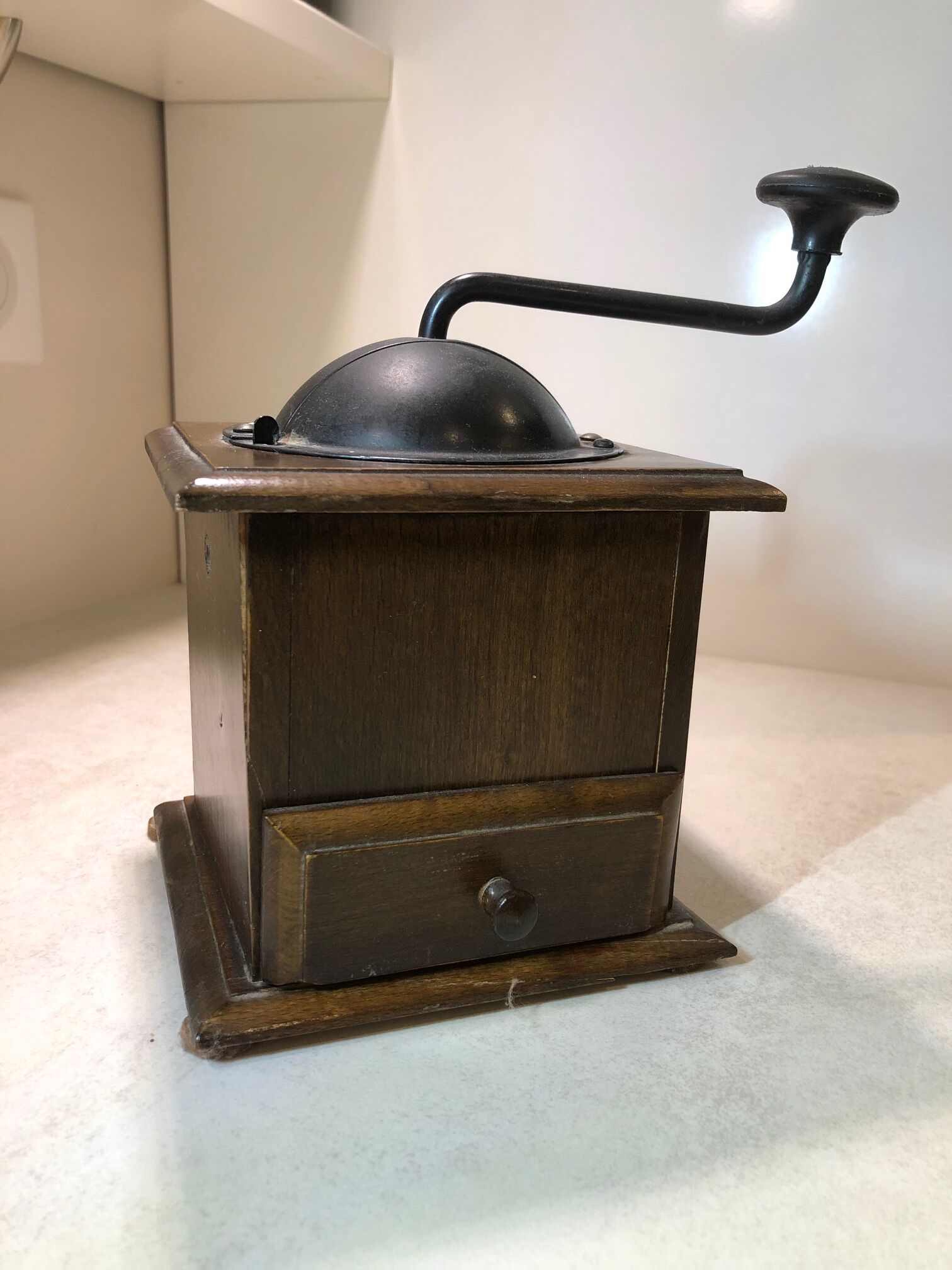 Coffee grinding machine