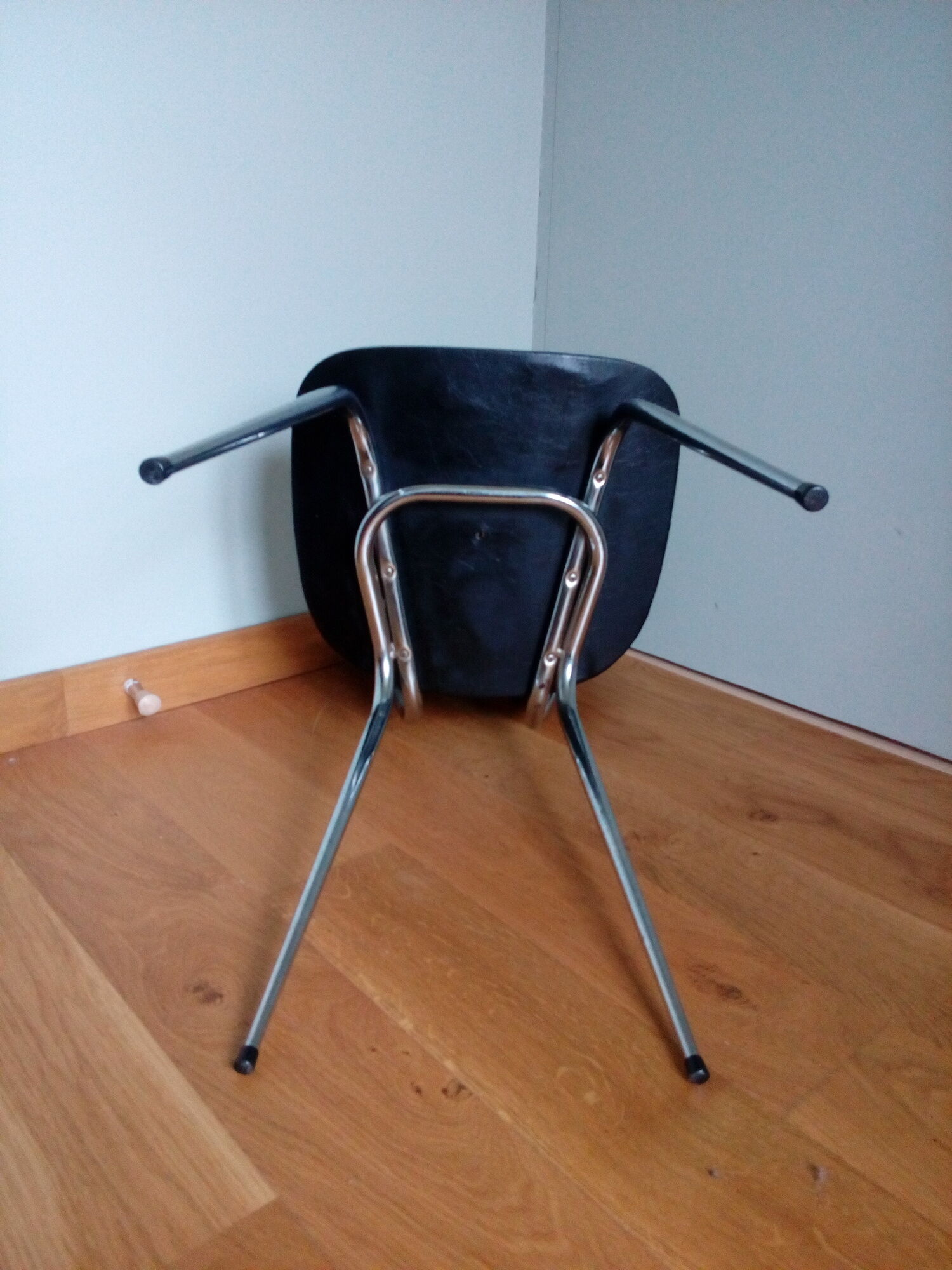 Lafargue Aurillac chrome metal and black skai chair