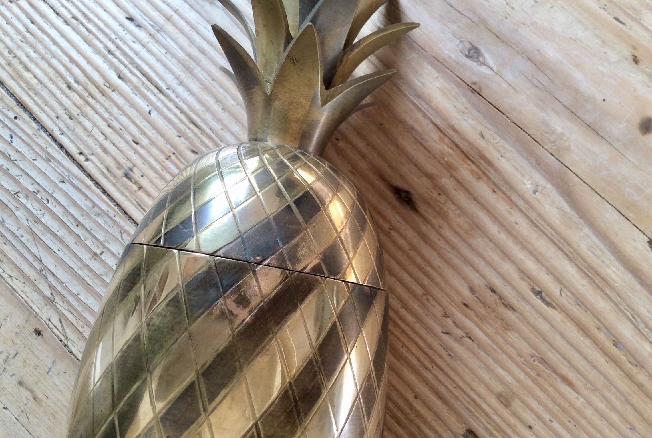 Brass pineapple