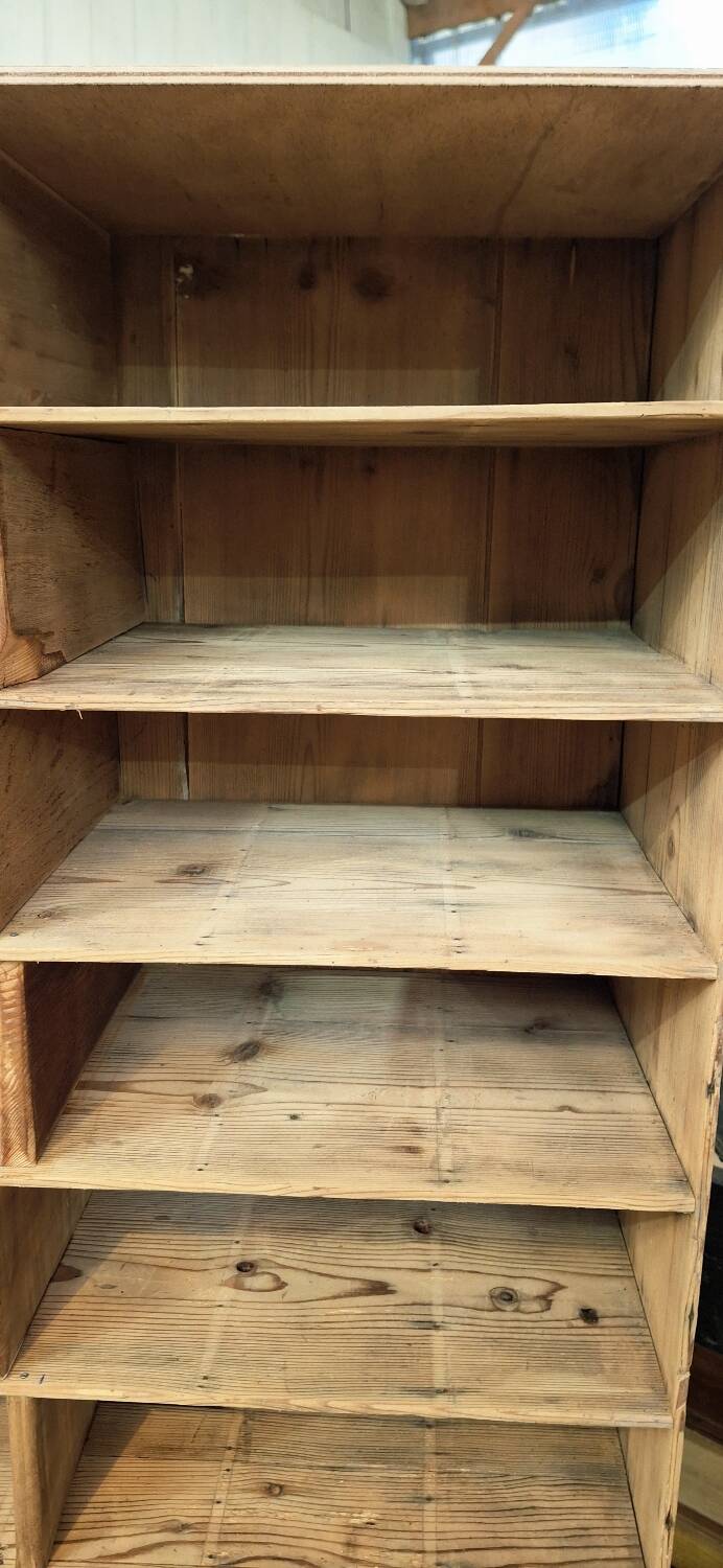 Meuble d'atelier à casiers