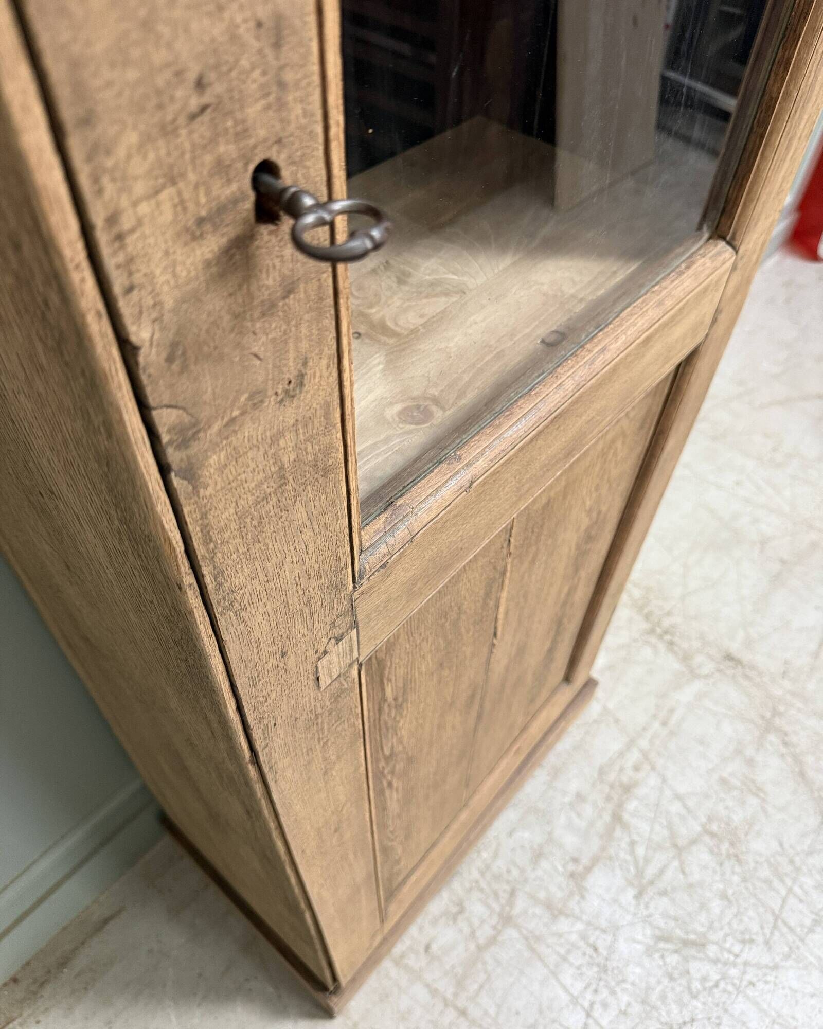 High glass-fronted oak cabinet (renovated)