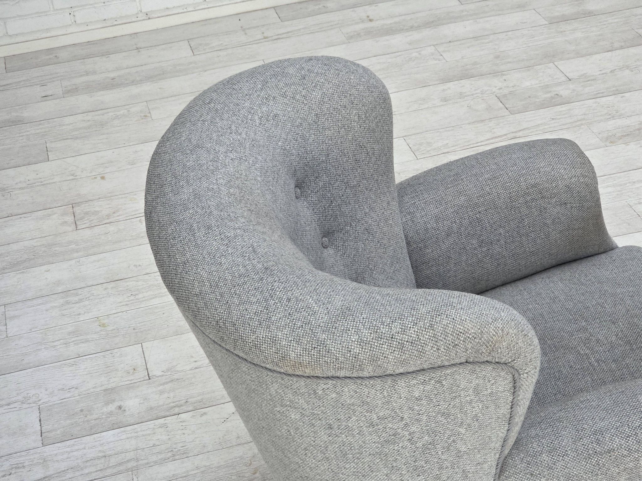 1950s, Danish relax chair by Fritz Hansen, model 1518, grey furniture wool.