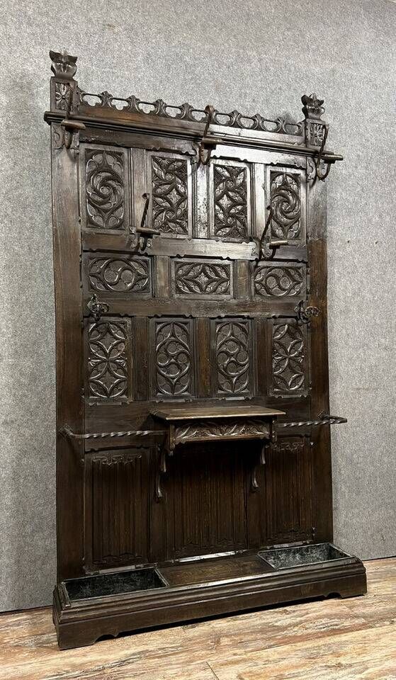 Neo-Gothic coat rack in carved oak, 19th century