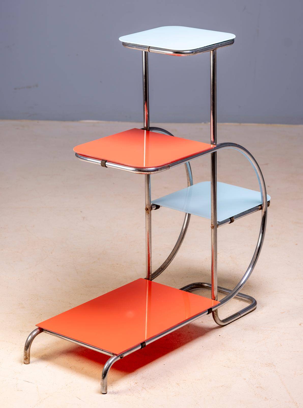 Support en acier Bauhaus par Emile Guyot, étagères en verre coloré, milieu du 20e siècle, Tchécoslovaquie, 90 × 30 × 105 cm