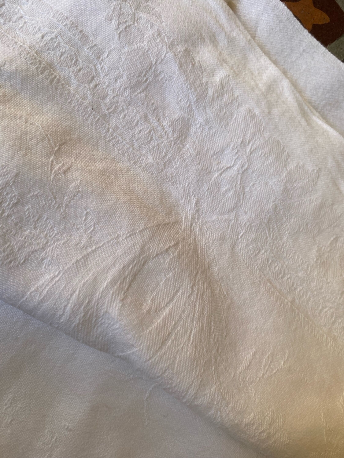 White cotton and linen tablecloth with central monogram from the 1960s.