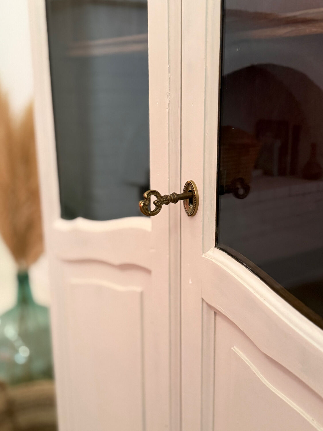 Small display cabinet bookshelf