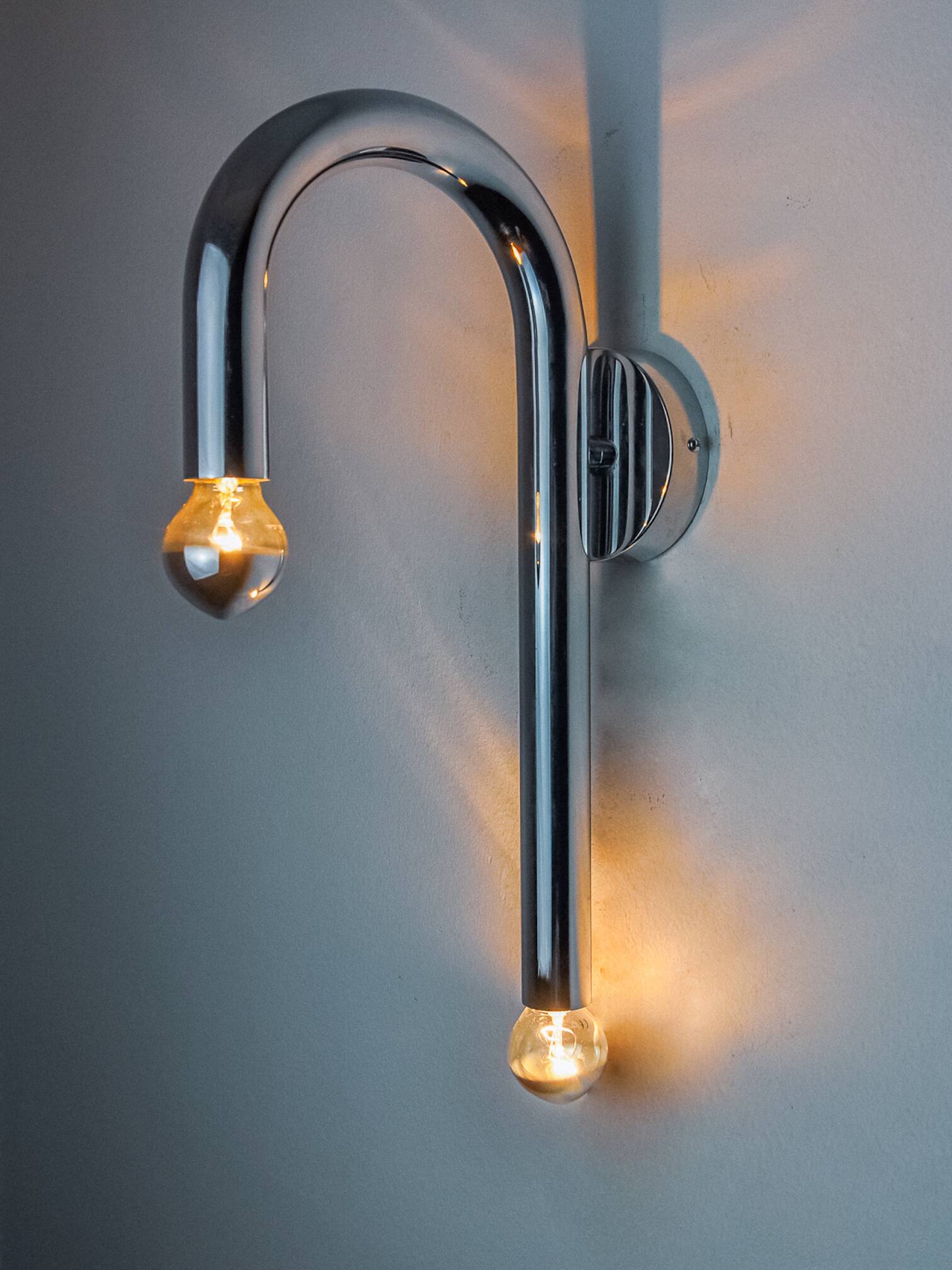 Space-age tubular wall lamp, chromed metal, Italy, 1970