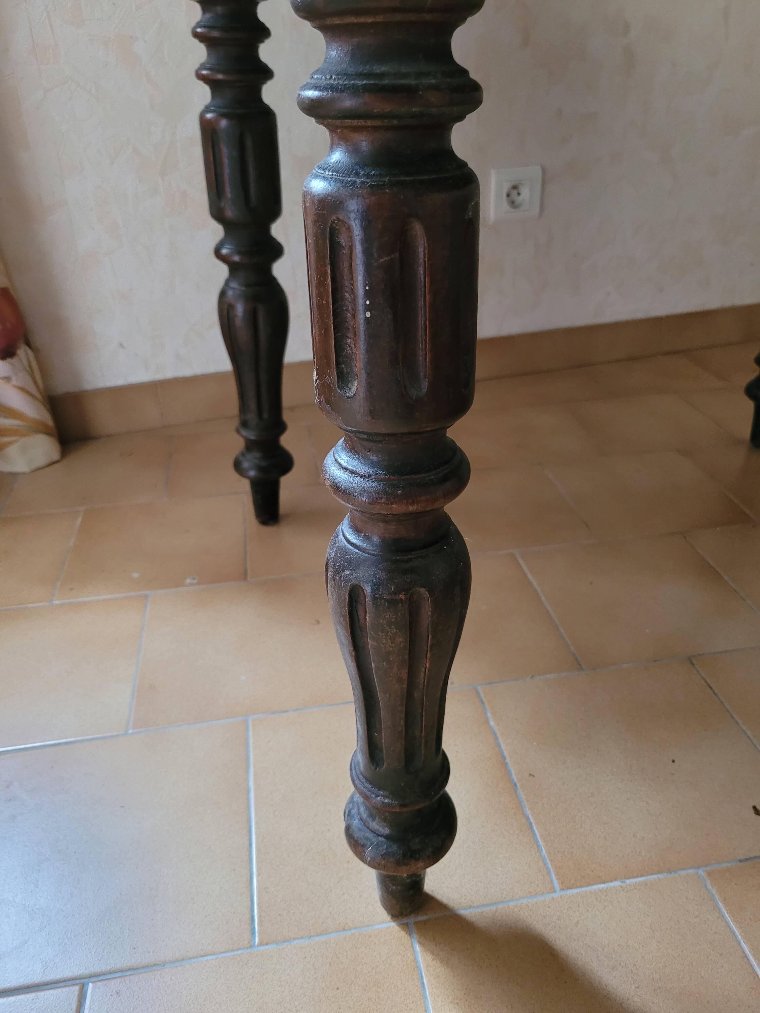 Round table in the louis philippe style