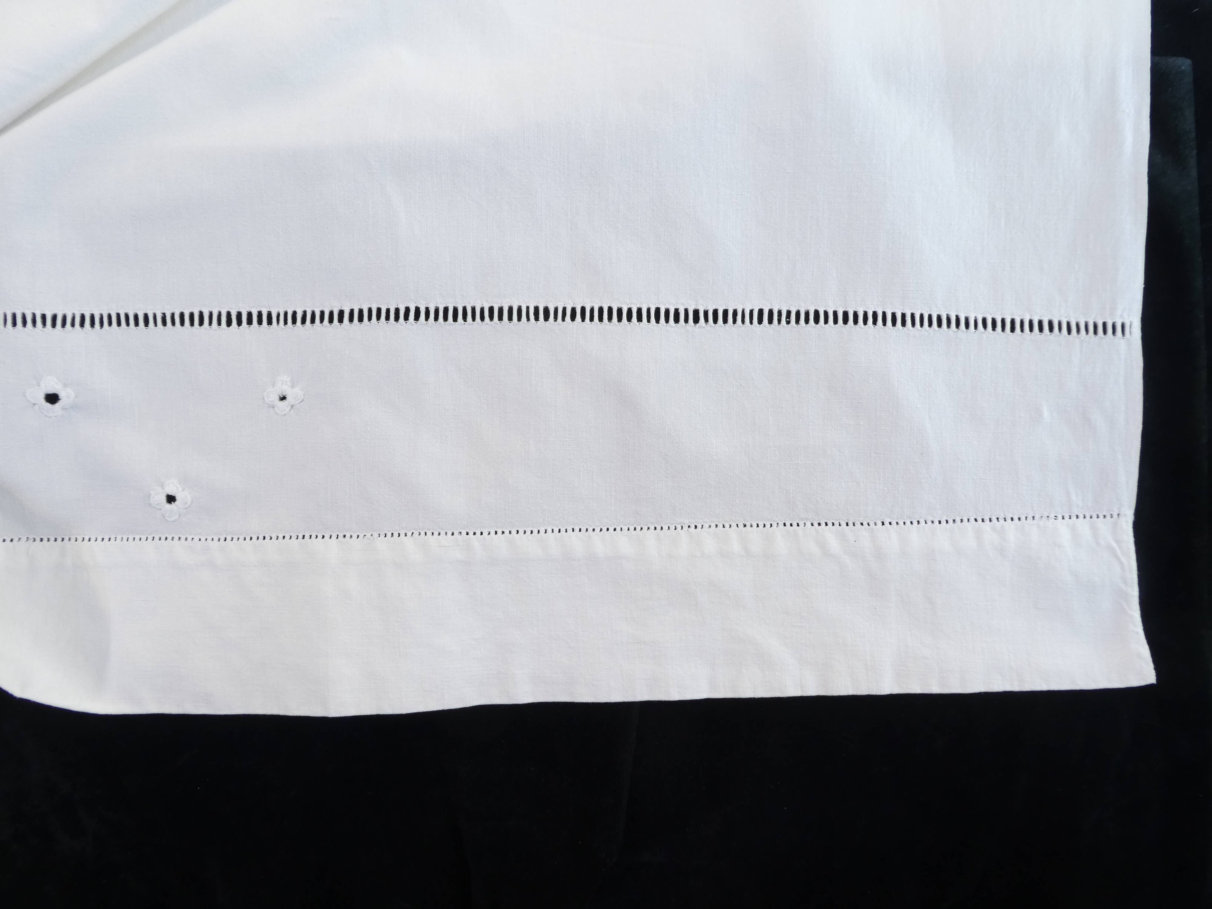 Old Cloth Metis 190 x 300 Day Scale Embroidery Monogram AD