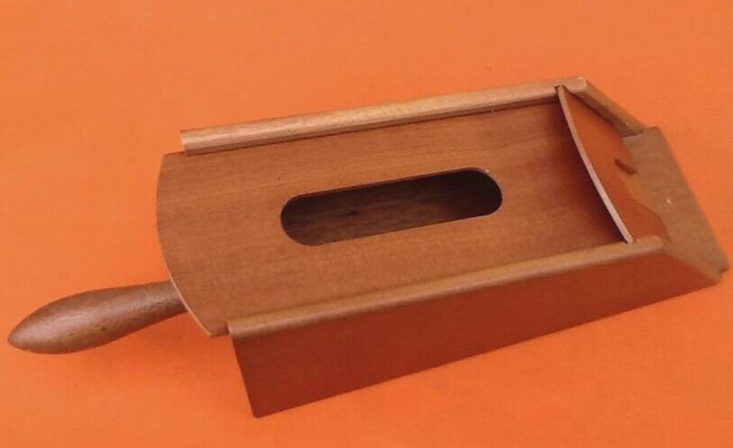 Dealer shoe distributor for playing cards Mahogany wood