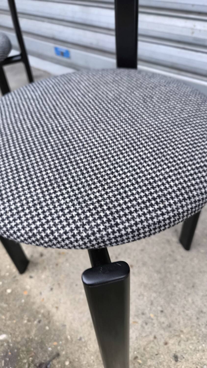 Paire de chaises moderniste 1980