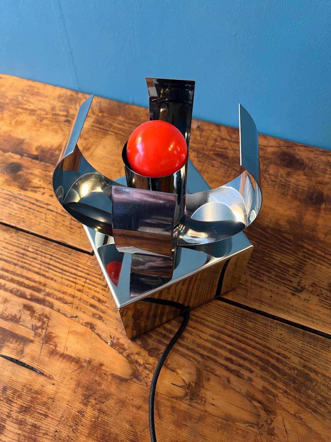 Space age table lamp