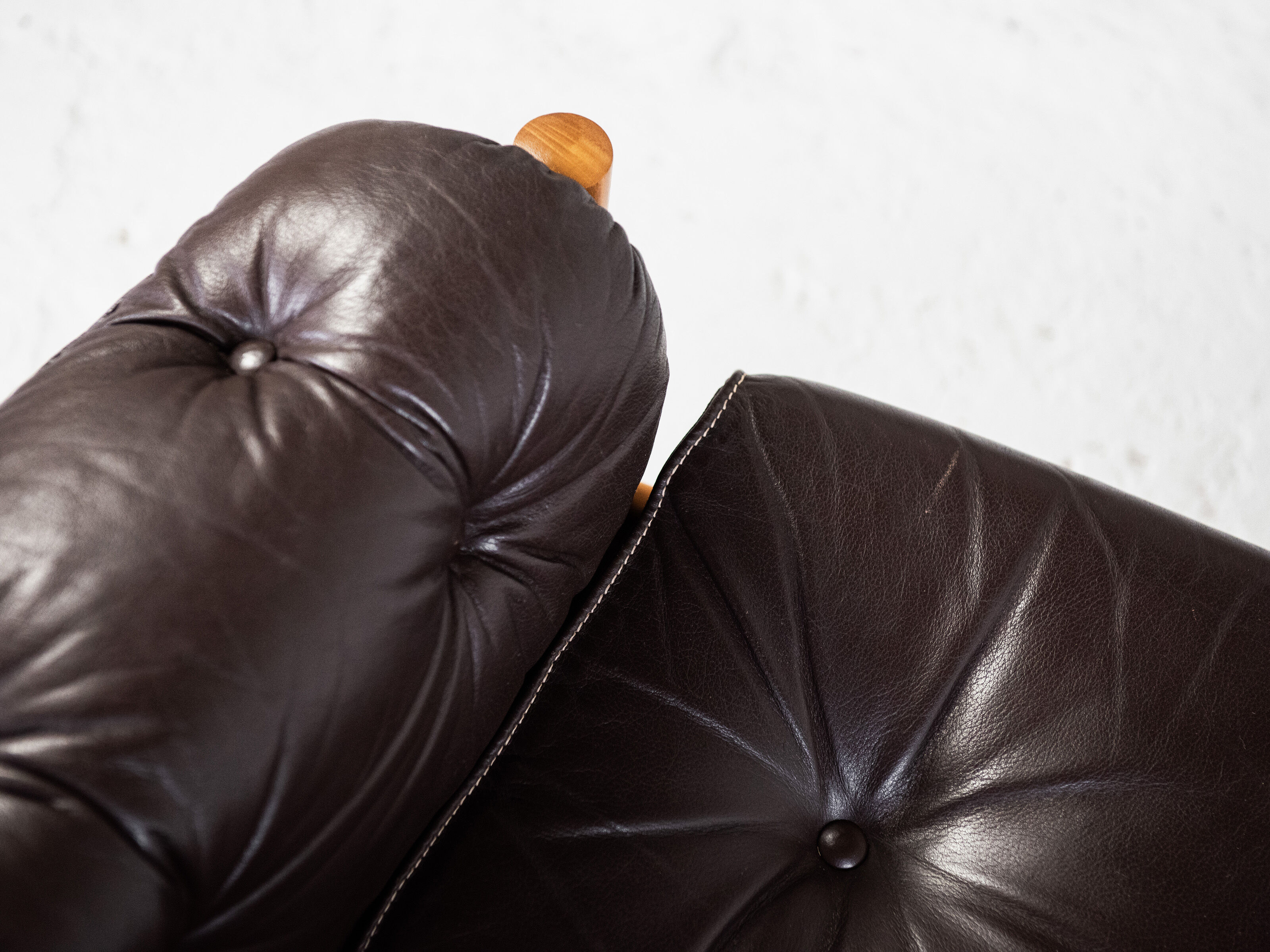 Midcentury sofa in teak and leather by Arne Norell