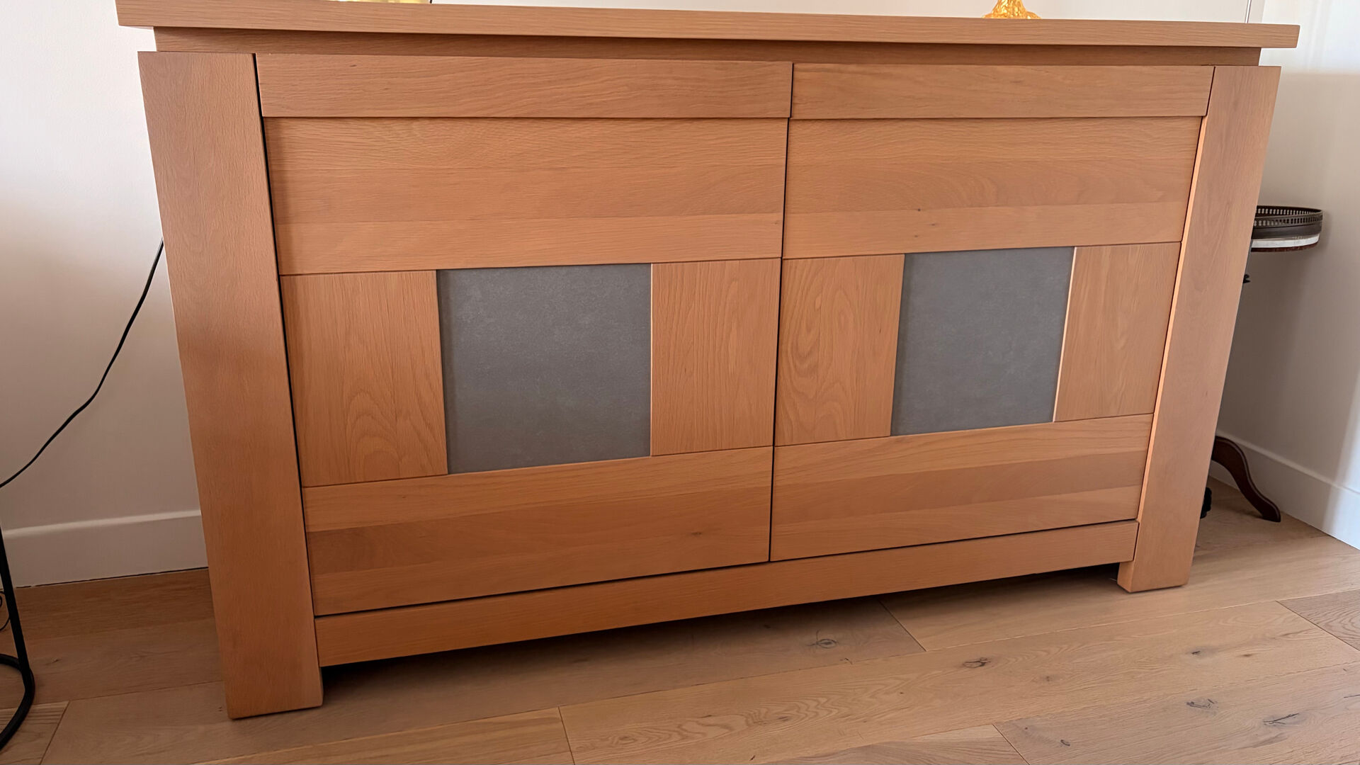 Contemporary buffet