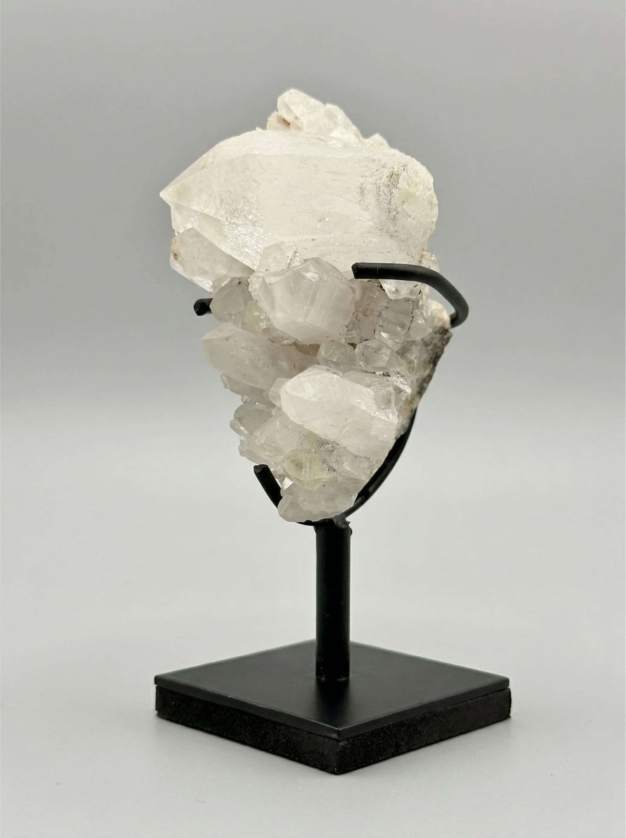 Decorative duo — Maligano jasper sphere & quartz clusters on bases