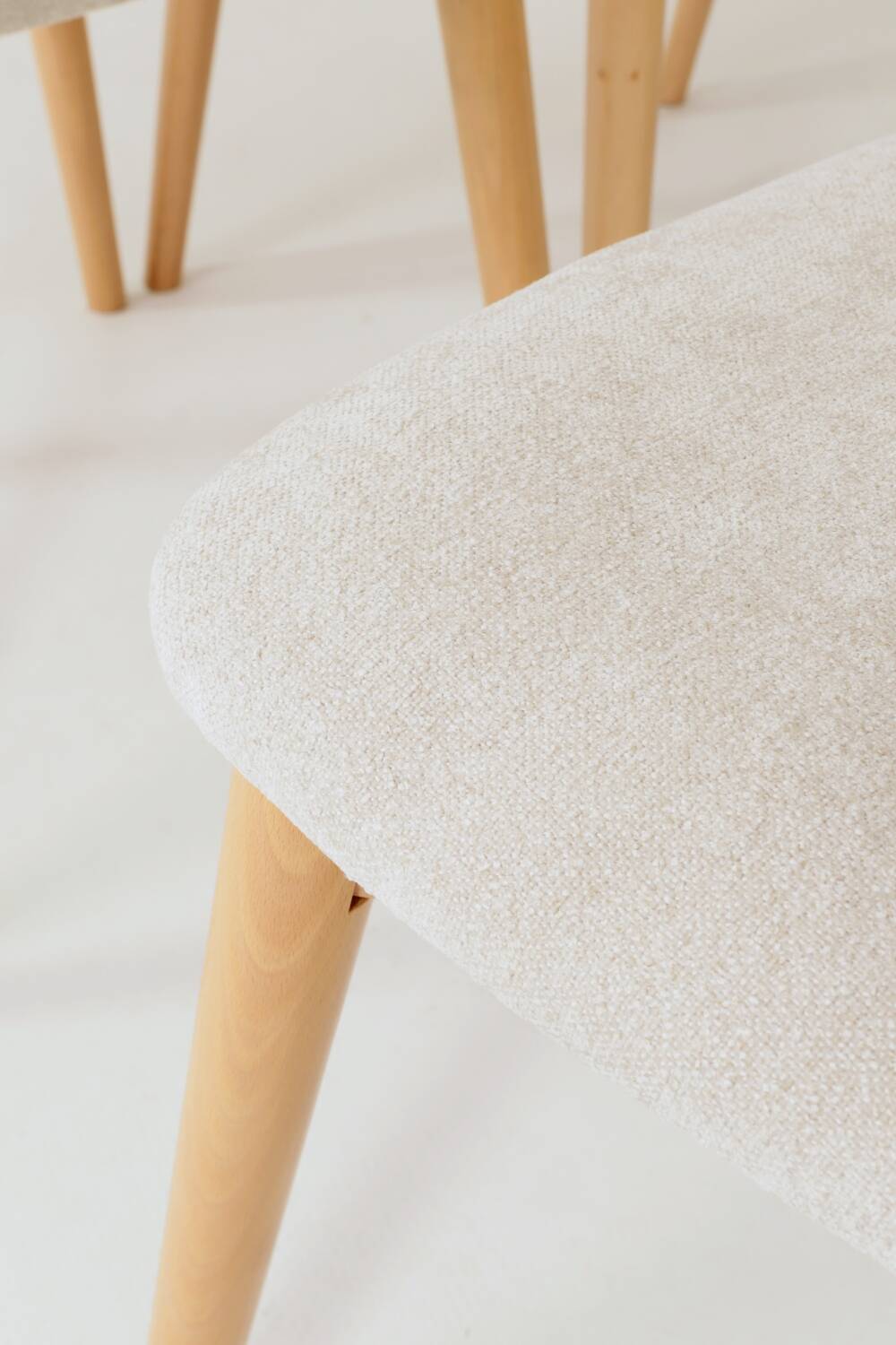 Ensemble de 6 chaises de salle à manger modernes, tissu écru et bois de hêtre naturel