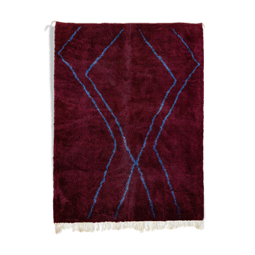 Tapis marocain moderne rouge foncé
