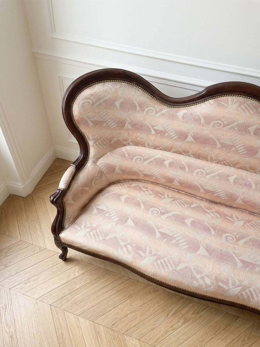 Living room set: Louis XV sofa and armchair in wood and pink fabric.