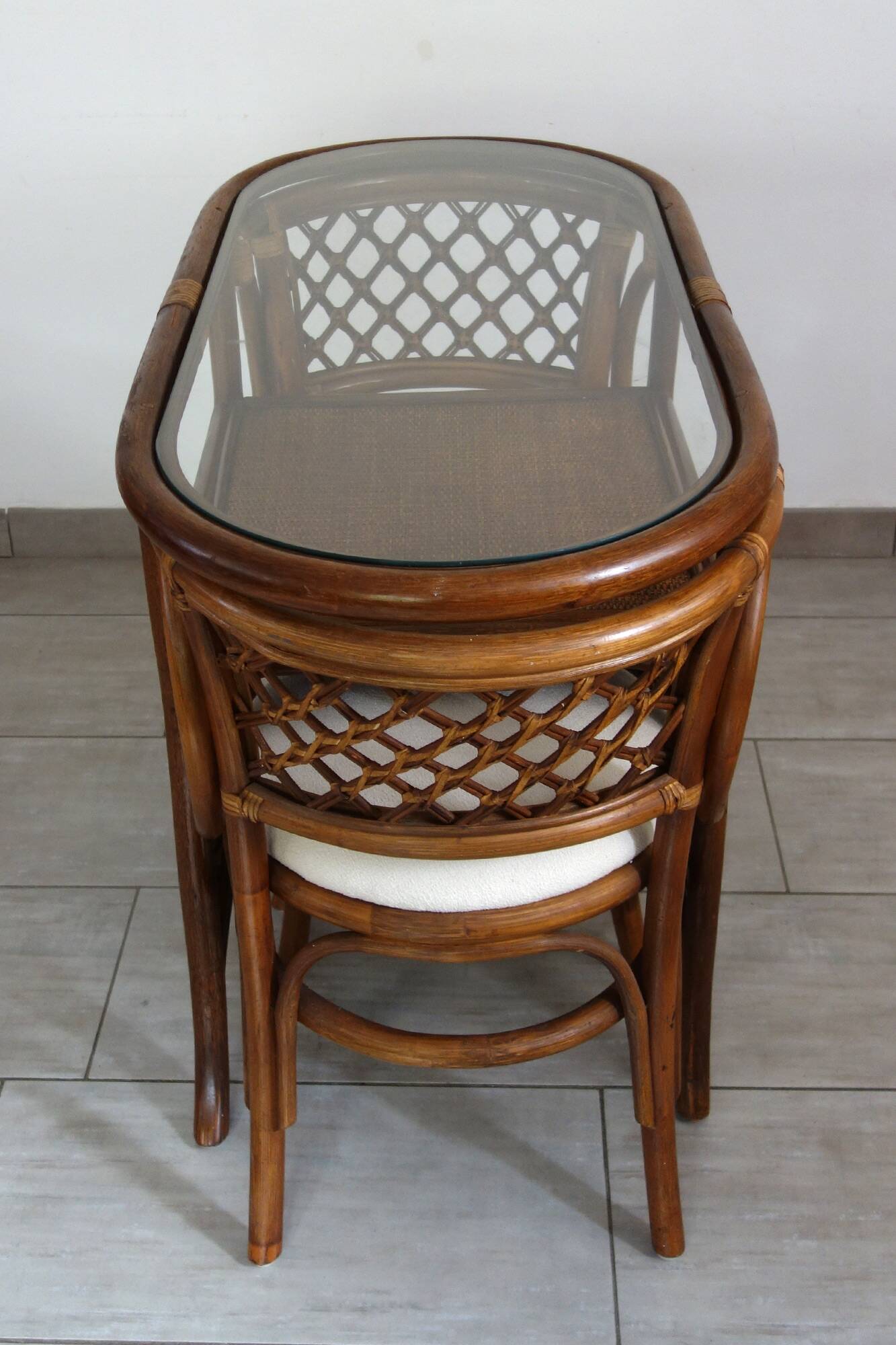 Rattan set with table and two armchairs.