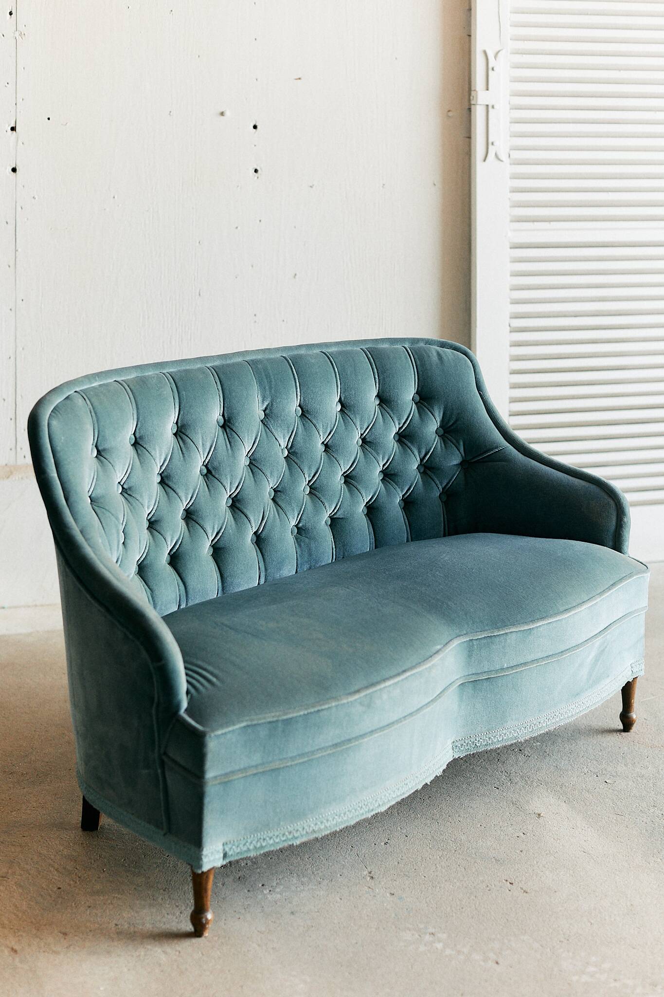 Blue velvet toad bench