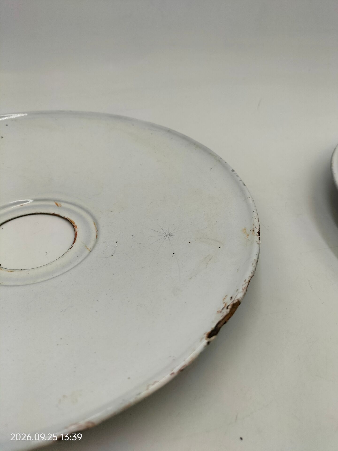 Enamelled sheet metal lampshade