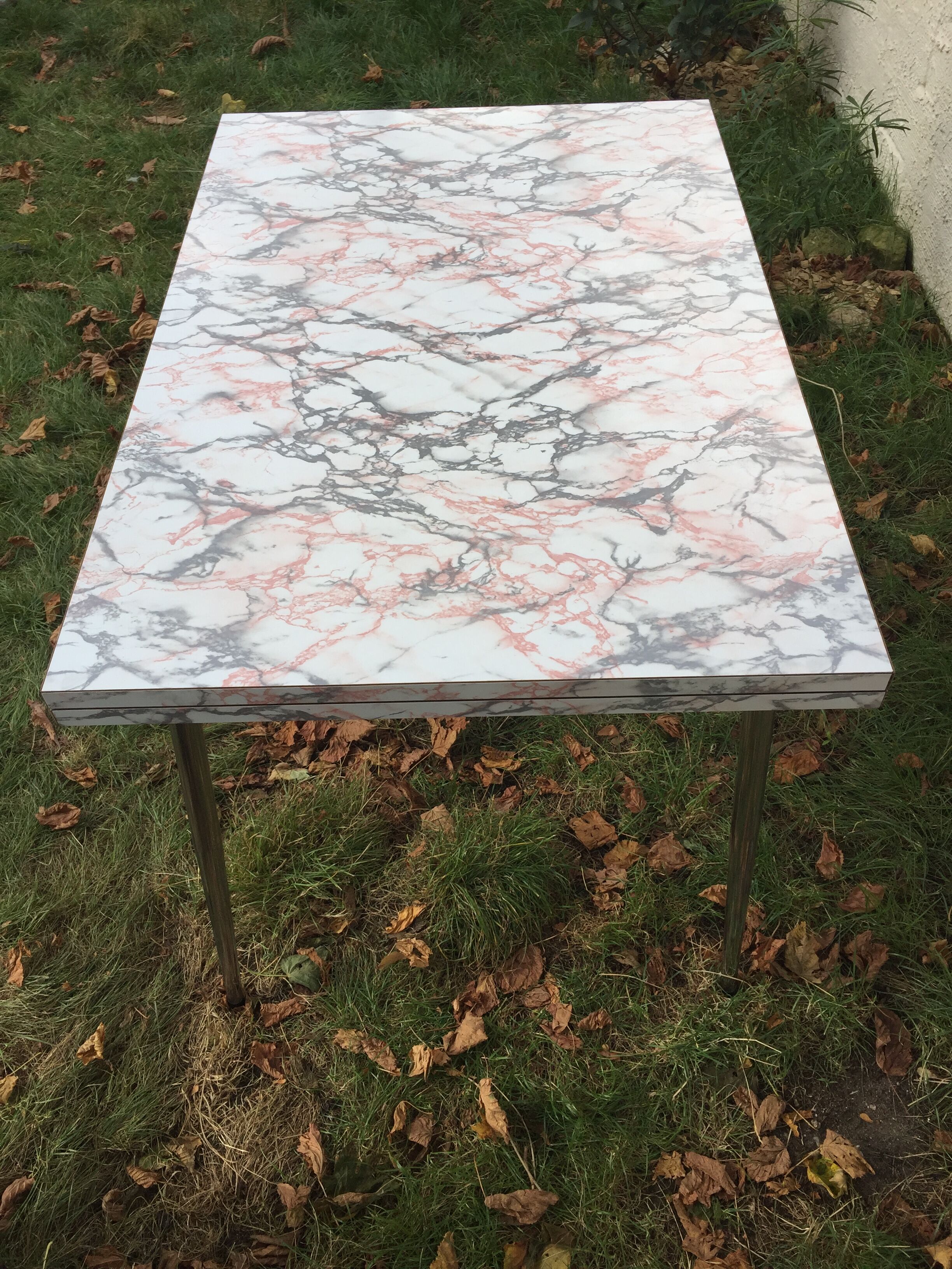 Table formica white grey marble, pink Supermatic