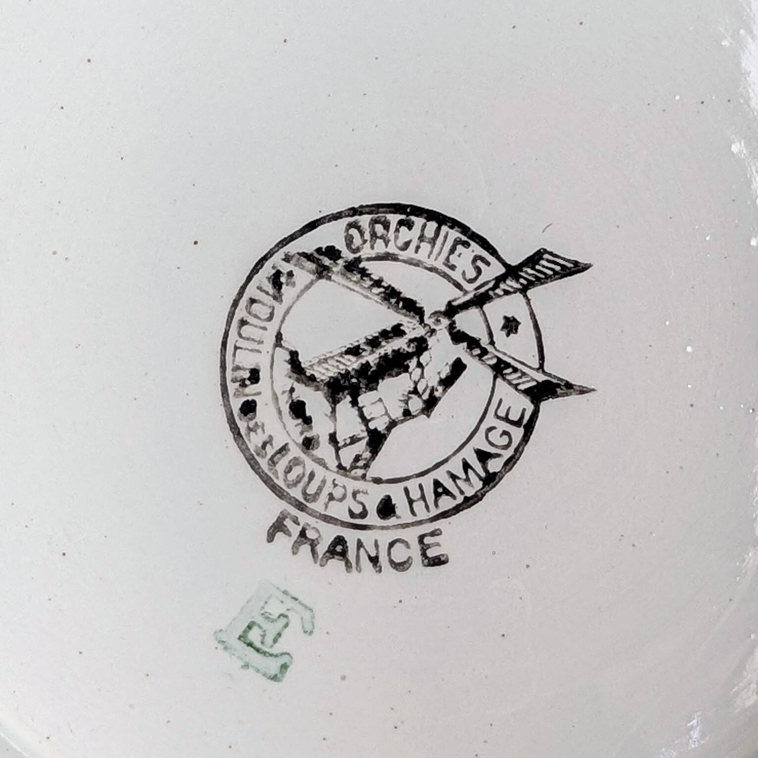 Moulin des Loups & Hamage pedestal plate