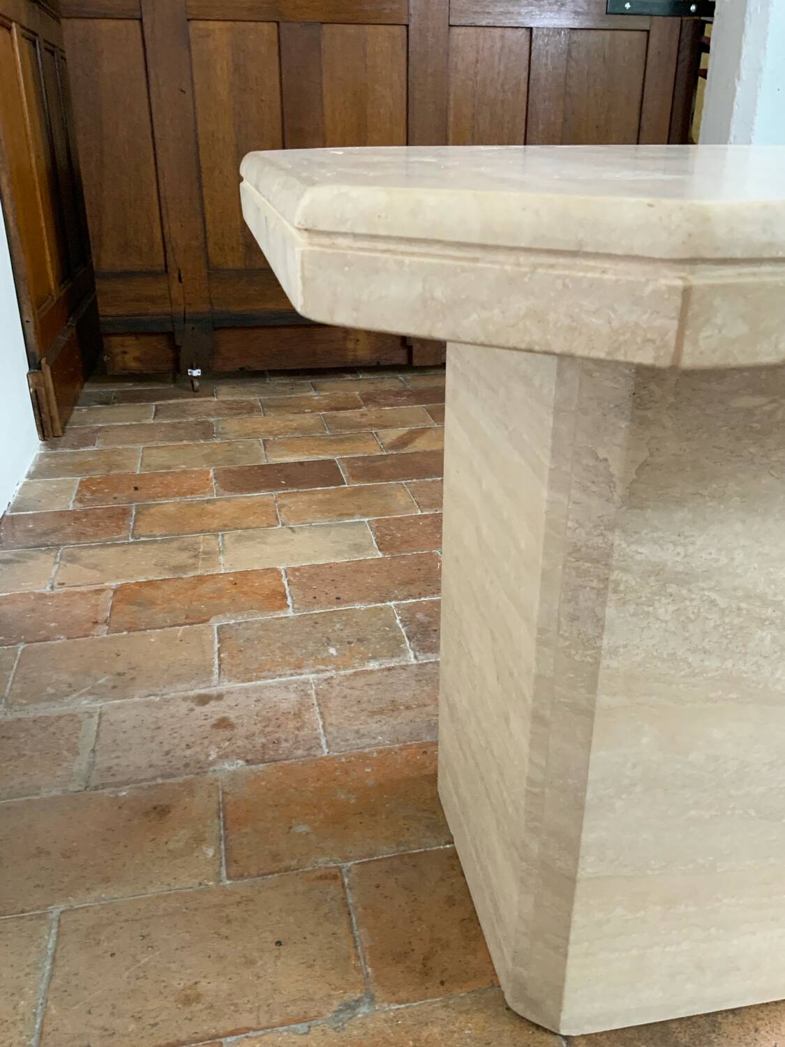 Table haute ou guéridon en travertin