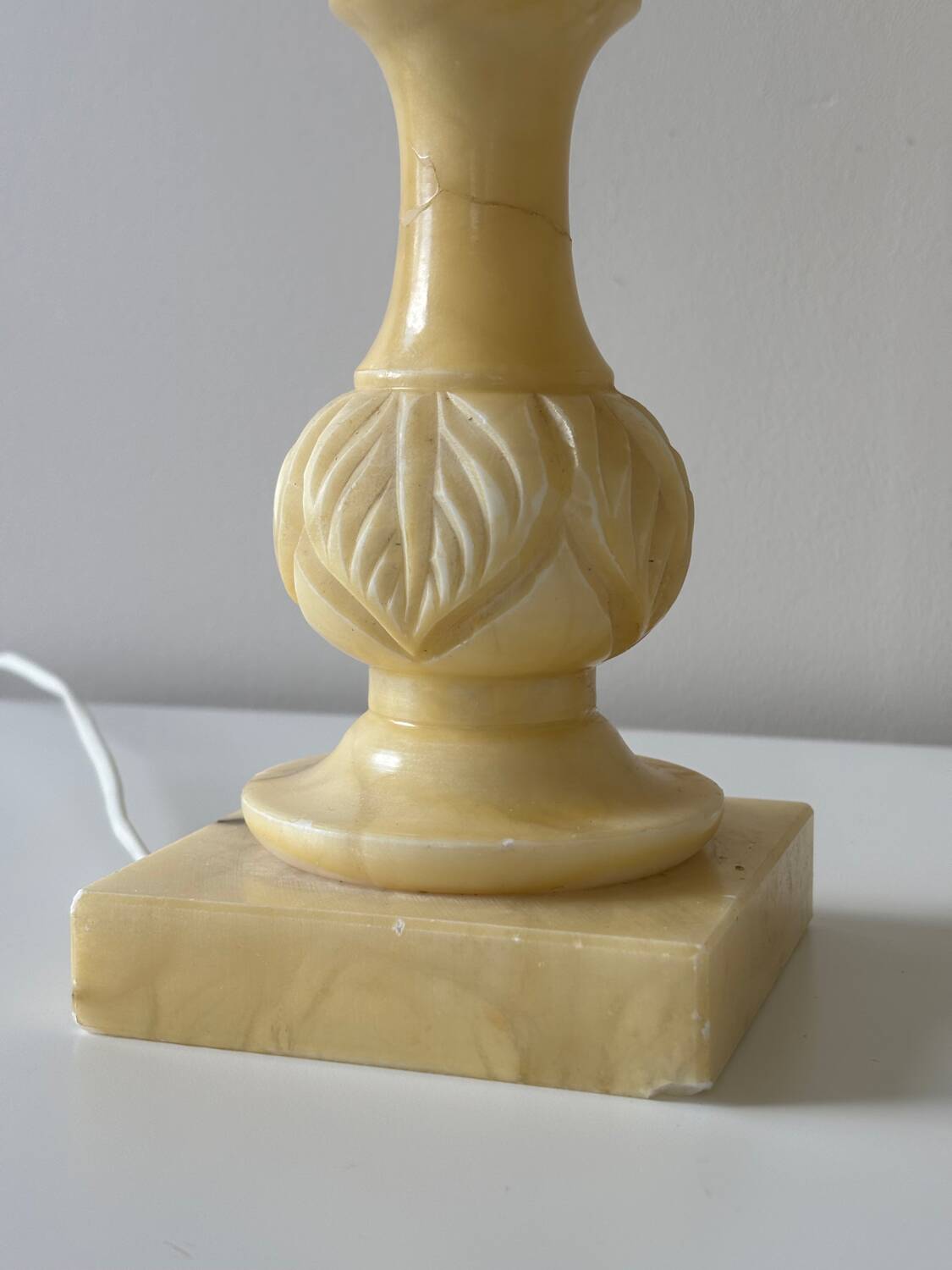 Tulip lamp in alabaster