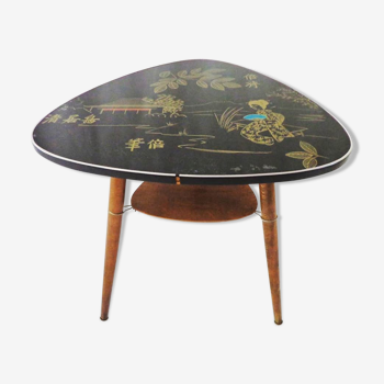 Table basse vintage avec un motif japonais sur la table, 1950