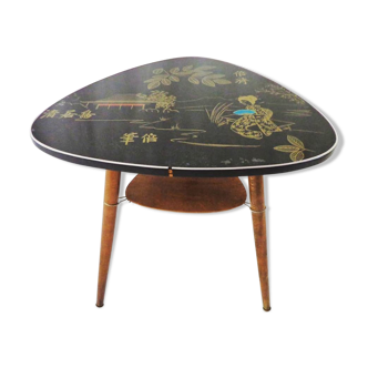 Table basse vintage avec un motif japonais sur la table, 1950