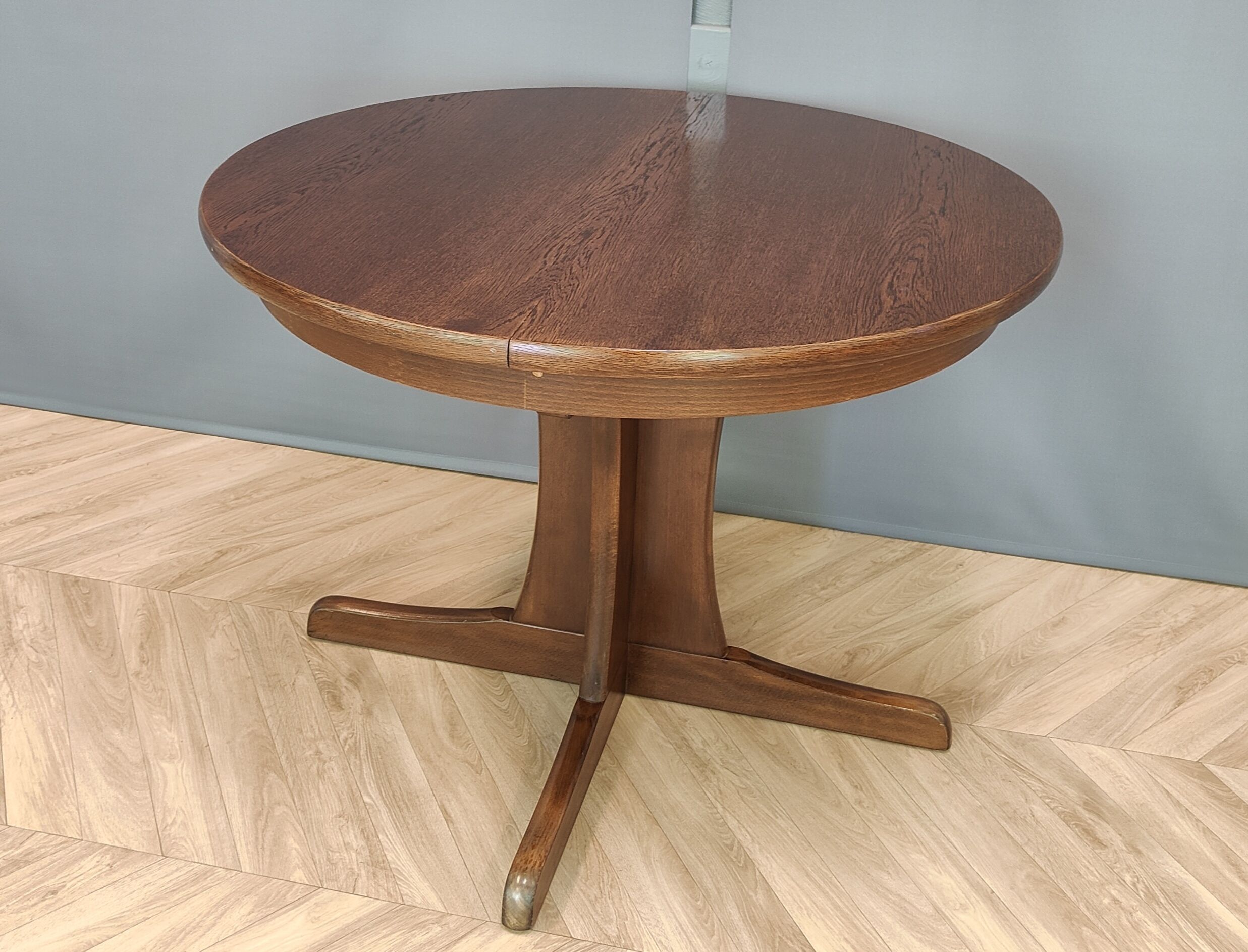 Mid-century extendable dining table